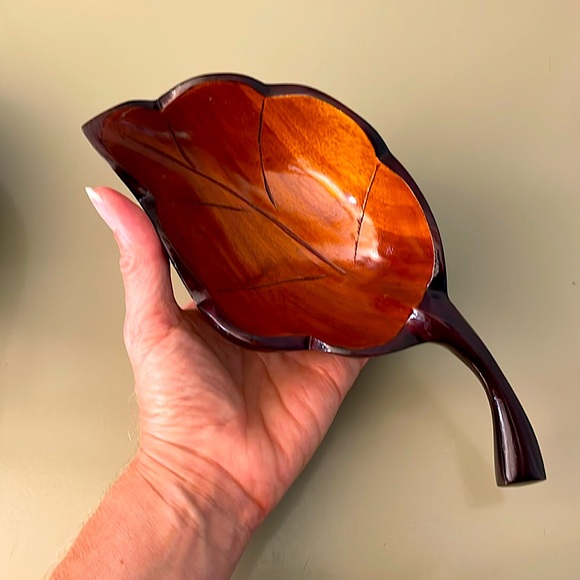 Wood Leaf Bowl Set - Picture 2 of 13